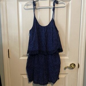 Aerie size Large romper with shorts and front pockets.